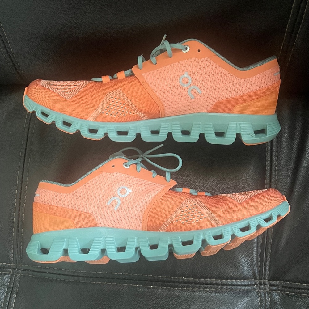 On Men's Cloud Sneakers Size 11.5 Orange and Teal